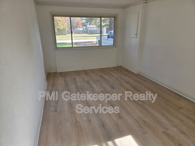 Building Photo - 5757 Cromley Dr