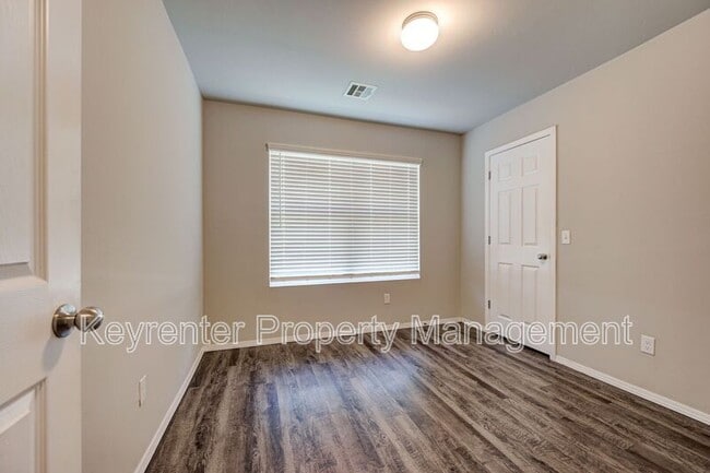 Building Photo - 9440 SW 44th Terrace