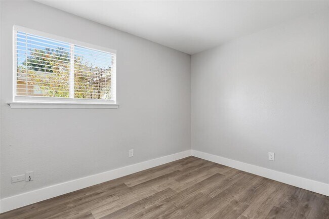 Building Photo - 5202 Nuckols Crossing Rd