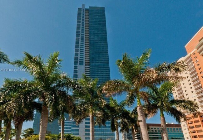 Building Photo - 1425 Brickell Ave