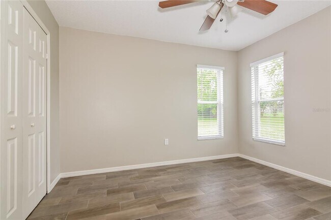 Building Photo - 8024 Ridgeglen Cir W