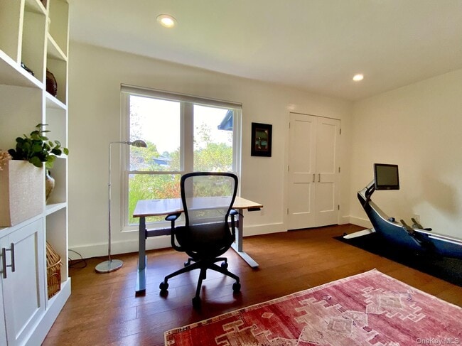 Building Photo - 21 North Loop