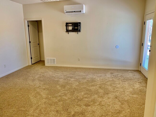 Building Photo - 2276 Greystone Dr