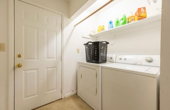 Building Photo - Spacious Townhouse in Blacksburg, VA.