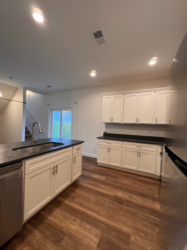 Building Photo - Inquire today on how to get FREE rent!