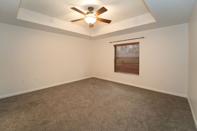 Building Photo - Belle Haven 2-Bedroom Condo with Pond View and Garage