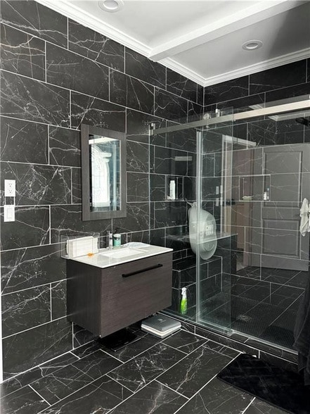 Building Photo - 4299 Oakvale Ln