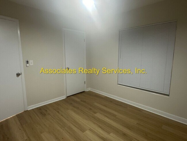 Building Photo - SUBLEASE: Remodeled 4BD/2BA Home with Den in Northwood!