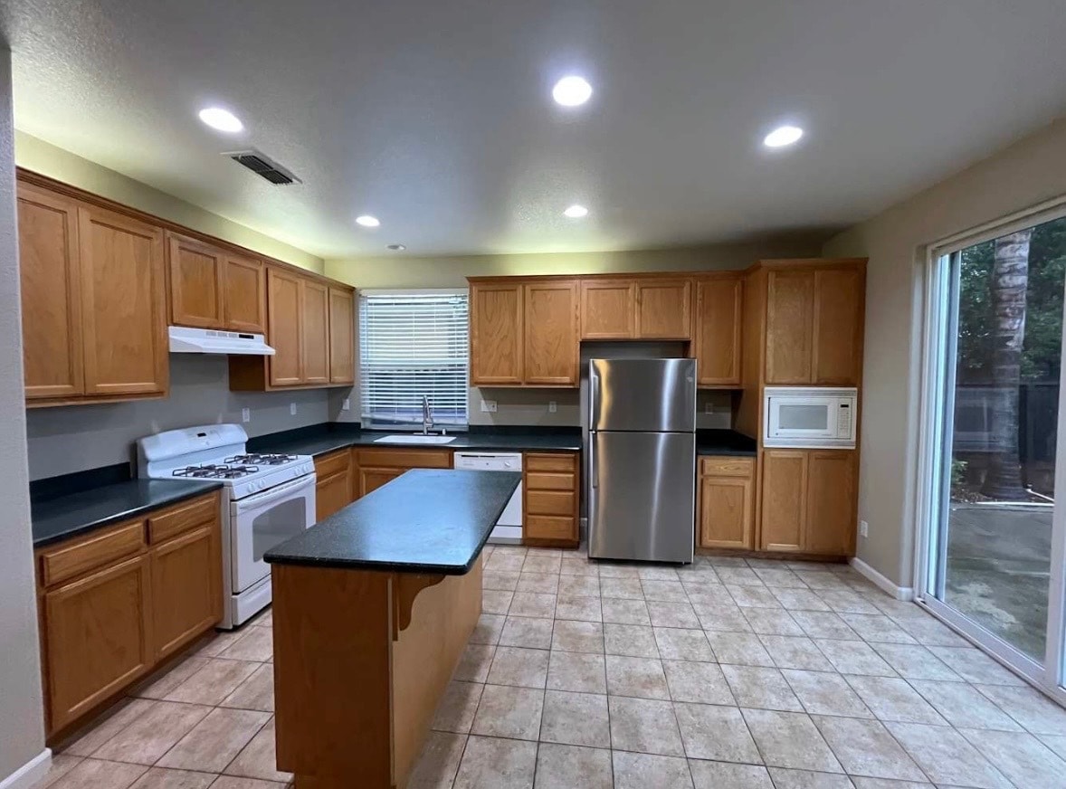 Building Photo - 302 Unity Cir