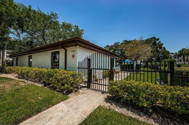 Building Photo - 2581 Countryside Blvd