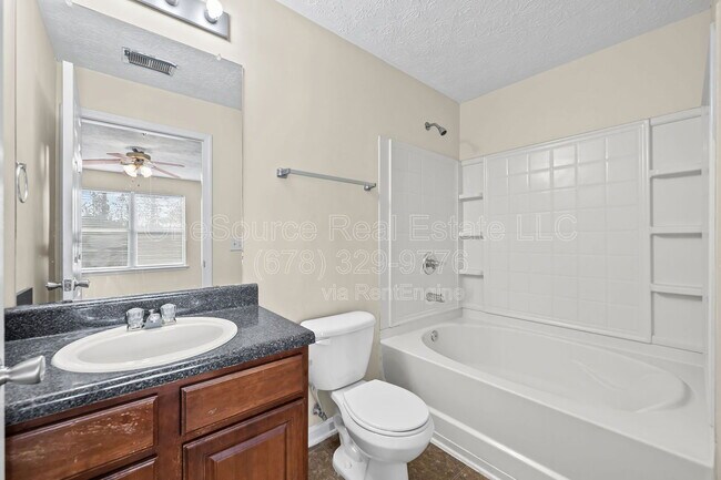 Building Photo - 1202 Fairington Club Dr