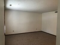 Building Photo - 3232 Cardinal Dr