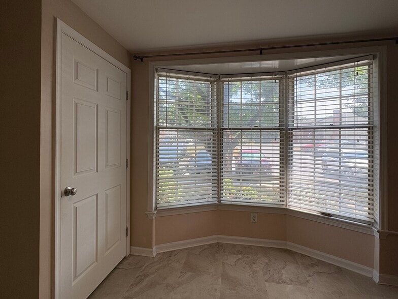 Building Photo - 8002 Cattail Ct