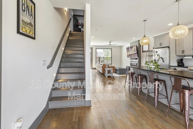 Building Photo - 1507B 14th Ave N