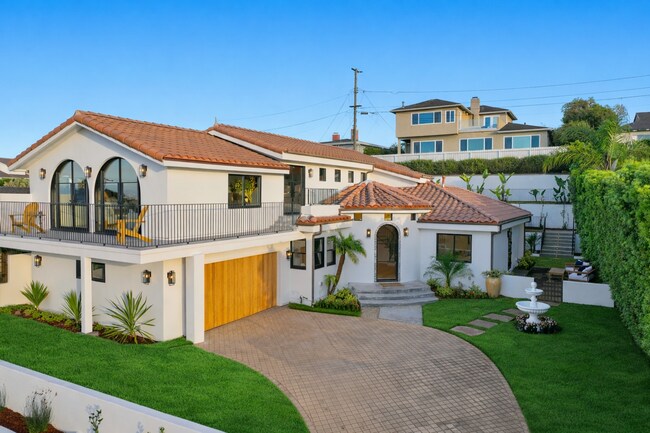 Building Photo - Completely Remodeled, Custom 4BR3.5BA Hilltop Home w/ Incredible Panoramic Ocean/Whitewater/Coast...