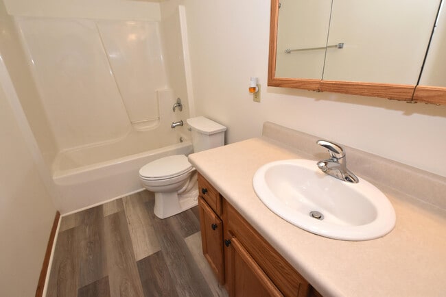 Building Photo - 3042 Hamlin Ave