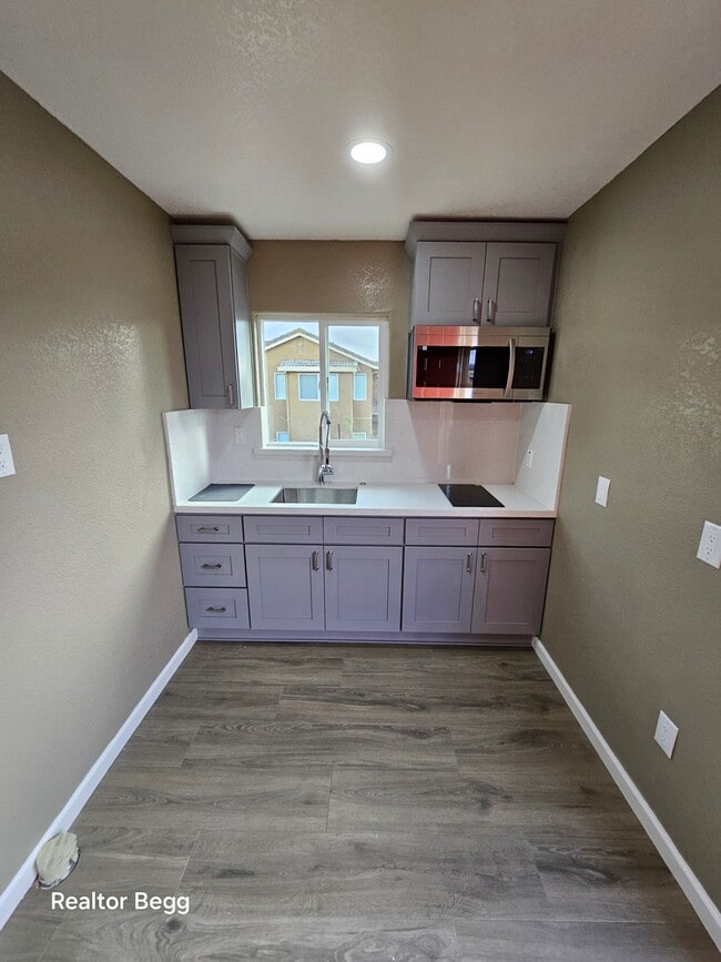 Building Photo - 2102 Black Rose Ln