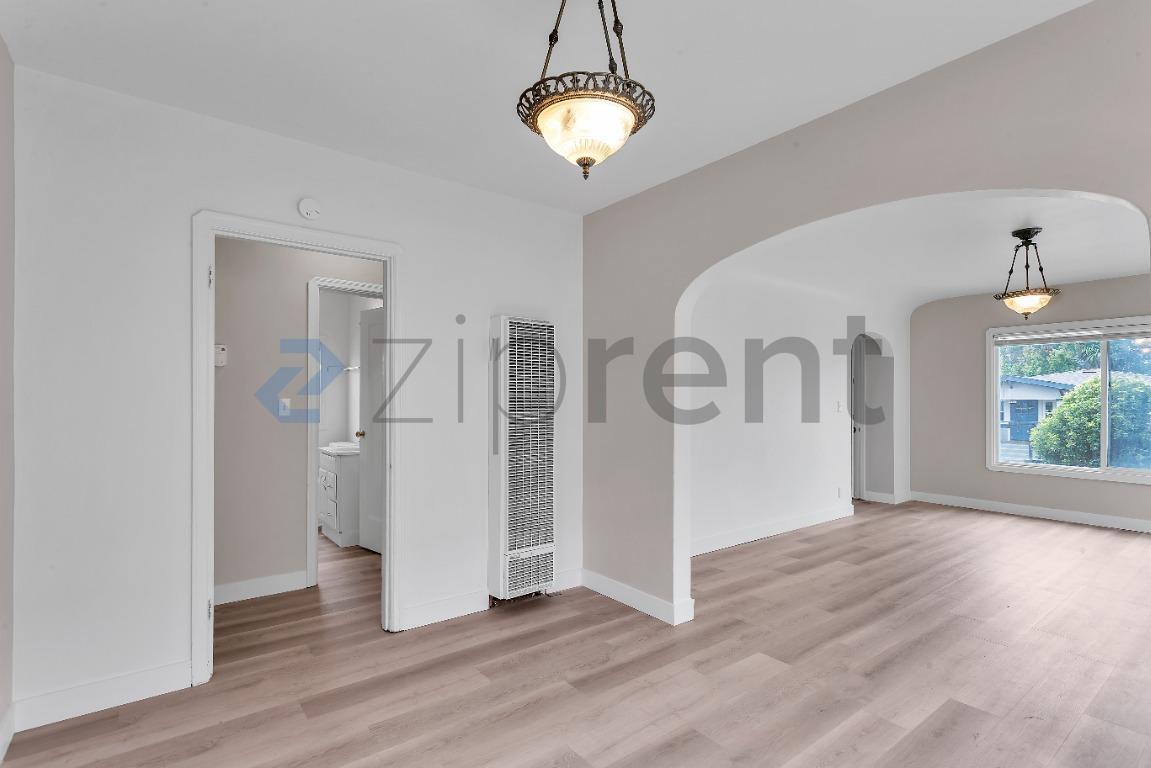 Building Photo - Unit