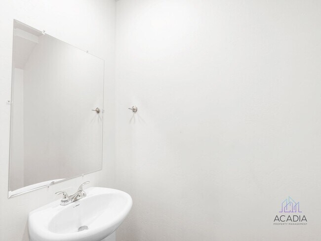 Building Photo - Spacious 3 Bed/2.5 Bath Townhome in Magna Community!