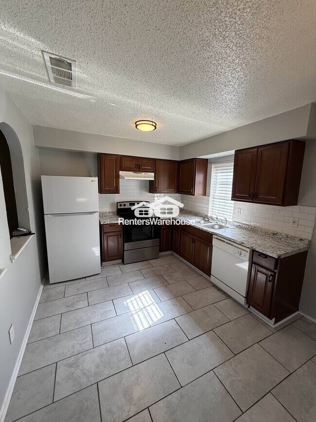 Building Photo - $500 Off Rent MOVE IN SPECIAL!!! Beautiful 4 bedroom Home In Garland!!
