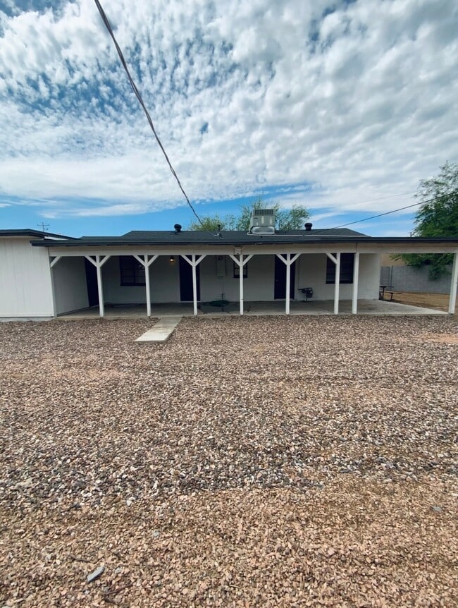 Building Photo - 310 N 2nd Pl