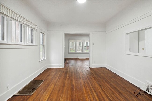 Building Photo - $1,350/month - 3 Bed 1 Bath