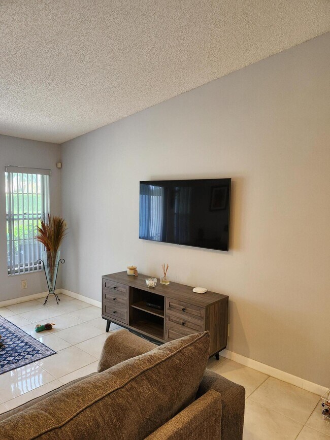 Building Photo - 8951 Sunnywood Pl