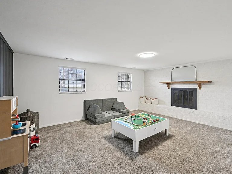 Building Photo - 2108 Willow Run Rd