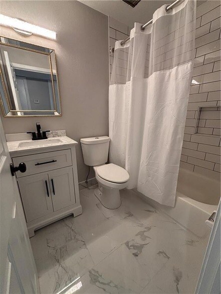 Building Photo - 4640 Fairfield St