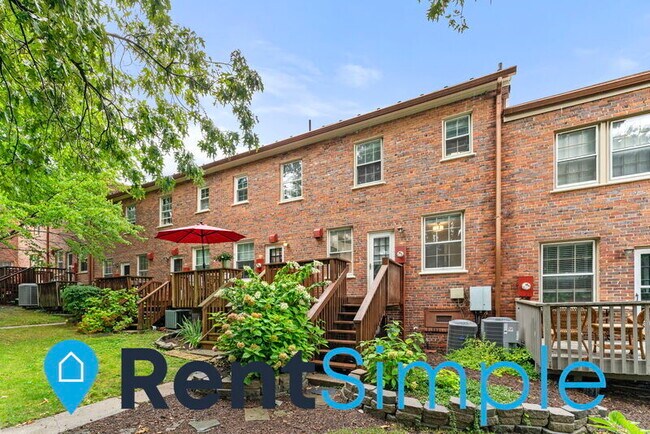 Building Photo - 1300 S Barton St