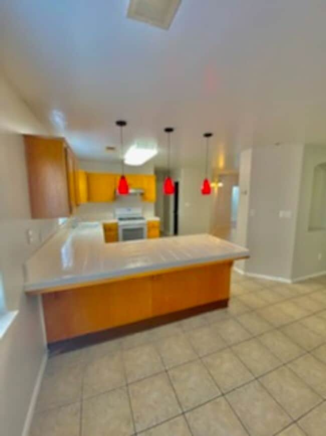 Building Photo - 4 bed/ 3 bath Recently Updated Home!