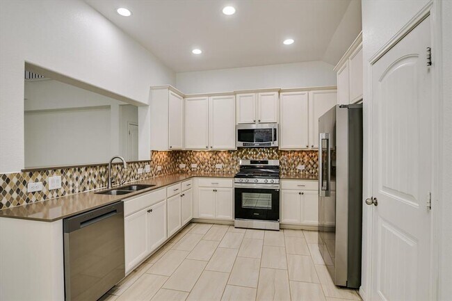 Building Photo - 14209 Marathon Rd