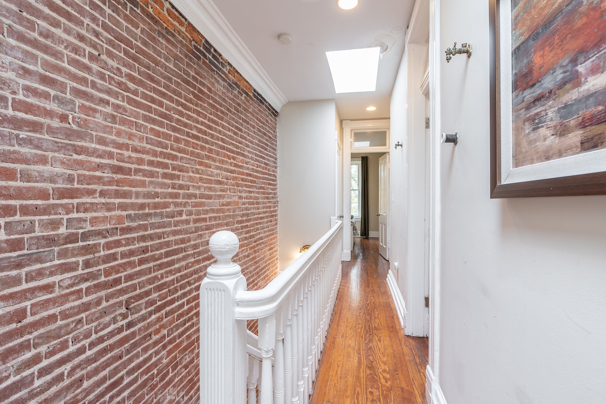 4 bedroom/3 bathroom, second floor hallway - 403 P St NW