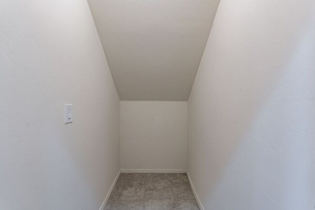 Building Photo - Discover the perfect blend of comfort and ...