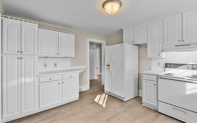 Building Photo - 807 Shamrock Rd