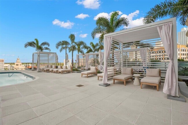 Building Photo - 400 Central Ave