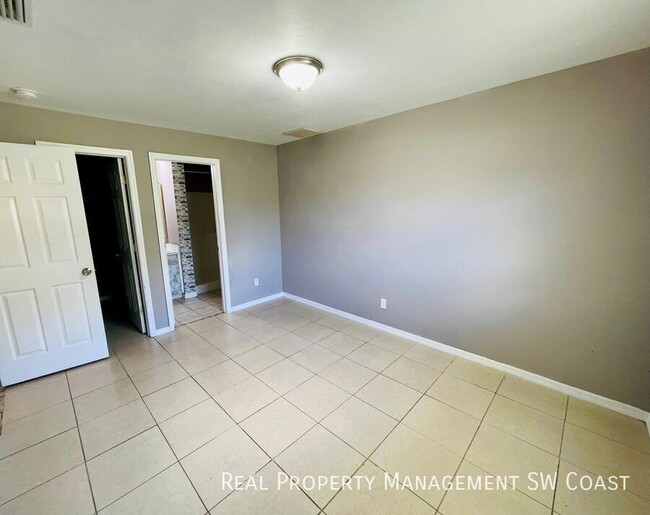 Building Photo - 309 Ivan Ave S