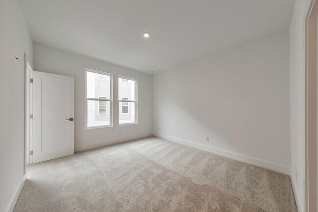 Building Photo - 515 Motivation Cir NW