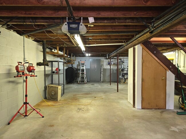 Building Photo - 58 Old Hawleyville Rd
