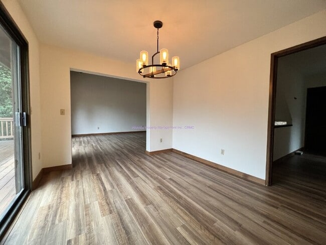 Building Photo - 85 George Ln