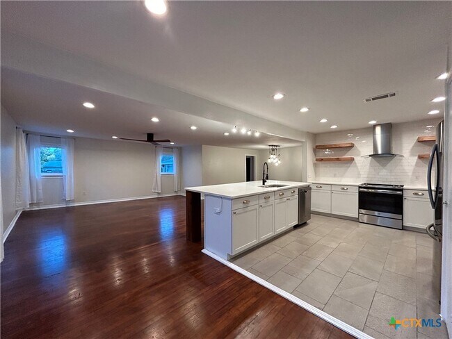 Building Photo - 521 Willow Ave