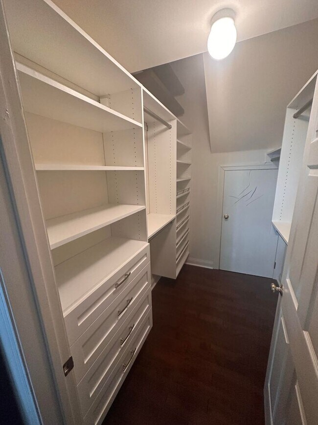 Building Photo - Rare opportunity in prestigious Hiram Square! First floor, condominium with 2-bedrooms & bonus ro...