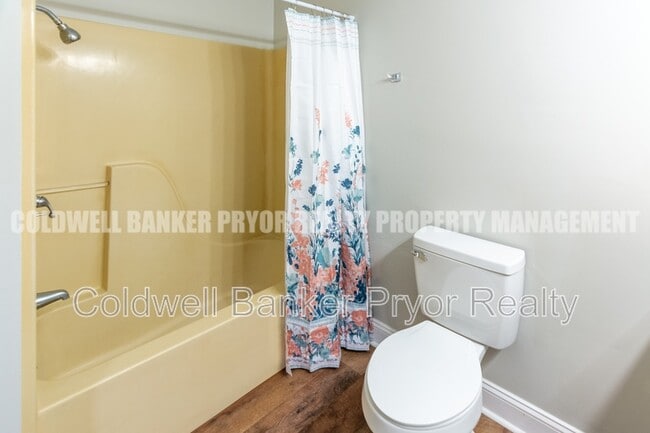 Building Photo - 150 Scenic Dr