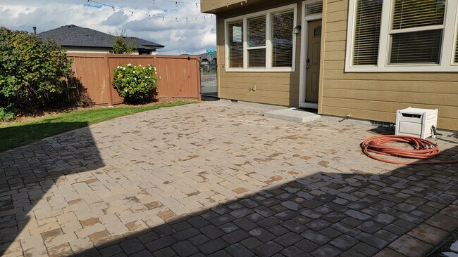 Building Photo - 3993 N Heritage View Ave