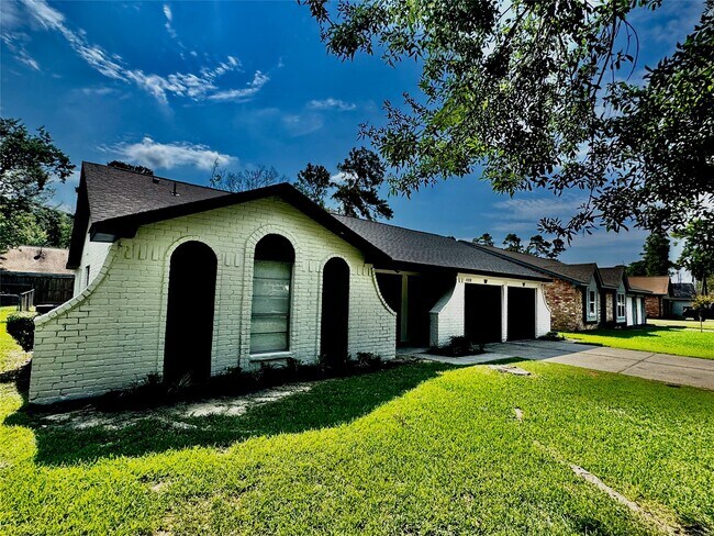 Building Photo - 15218 Falcon Ridge Dr