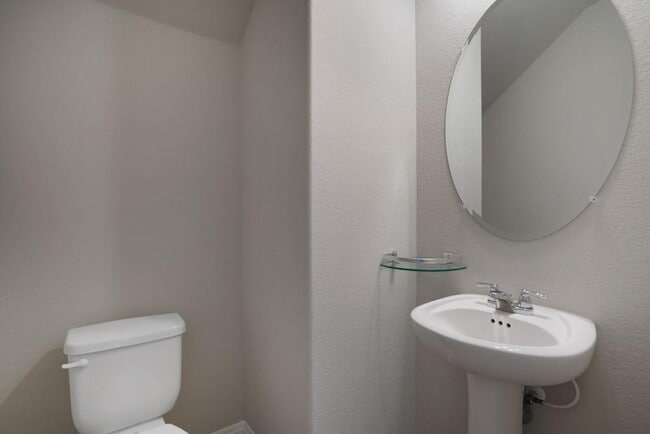 Building Photo - 205 Guemal Rd