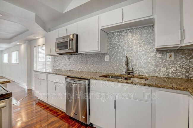 Building Photo - 2581 S Hazel Ct