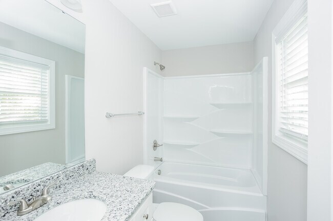 Building Photo - 104 High Ave SW