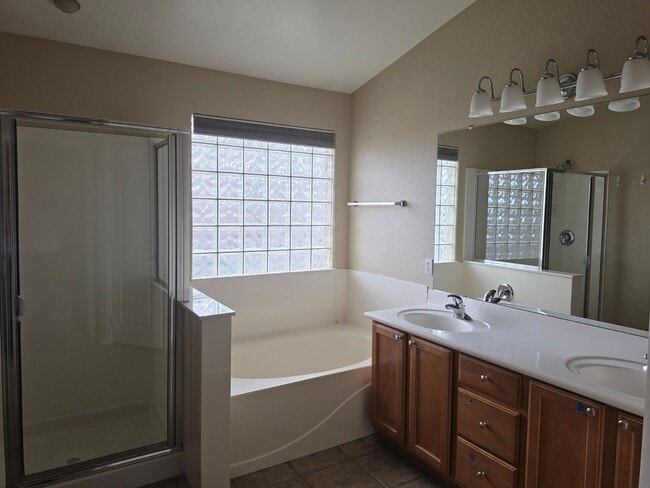 Building Photo - 3BD/2BA South Chandler Home with Pool on Corner Lot!