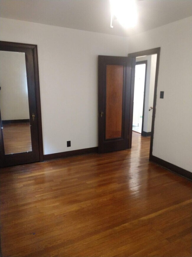 Building Photo - 239 40th St